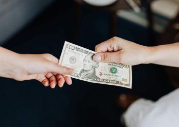 Precio del dólar blue: a cuánto abre la cotización HOY martes 10 de diciembre