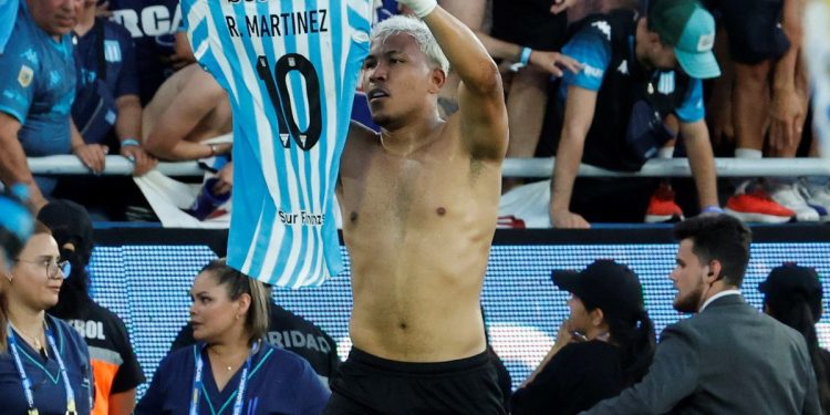 Qué dicen en Racing sobre la continuidad de Roger Martínez