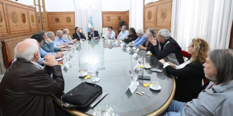 Se cayó una cumbre por reformas clave entre la Casa Rosada, la CGT y el G6 empresario