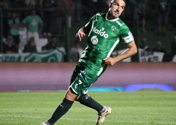 ¿Se despide? El emotivo gesto de Licha López a los hinchas de Sarmiento tras el empate ante Defensa y Justicia