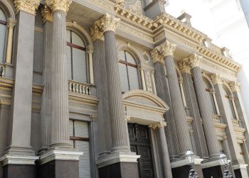 Se largó la guerra por el peso: bancos pagan supertasa para capturar liquidez