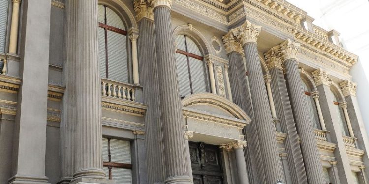 Se largó la guerra por el peso: bancos pagan supertasa para capturar liquidez