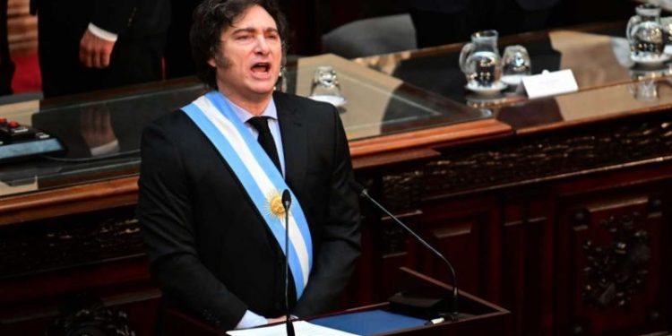 Sin acuerdo en el Congreso, el Gobierno volvió a prorrogar el Presupuesto 2023: qué implica