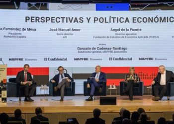 Soy experta en energía y esto es lo que va a pasar con el precio de la luz este mes