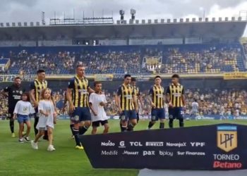 Tras el cruce con Holan y las disculpas, así fue el homenaje a Ruben en su último partido en Central