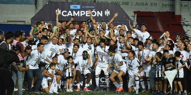 Tres técnicos en el año y múltiples préstamos: así se coronó campeón Central Córdoba