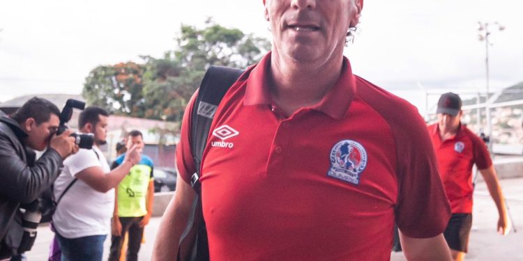 Troglio, entre una nueva final en Honduras y la llegada a Instituto