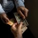 Un diciembre a todo dólar: el MEP, CCL y blue suben 8% en el mes
