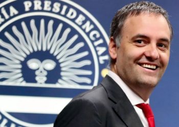 Un estudio privado midió a Adorni en la Ciudad y apareció un tapado