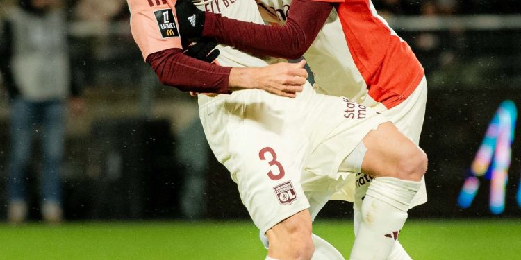 Video: el gol clave de Tagliafico para el Lyon