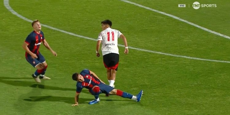 Video: la preocupante lesión y lágrimas de un defensor de San Lorenzo en la final de Reserva