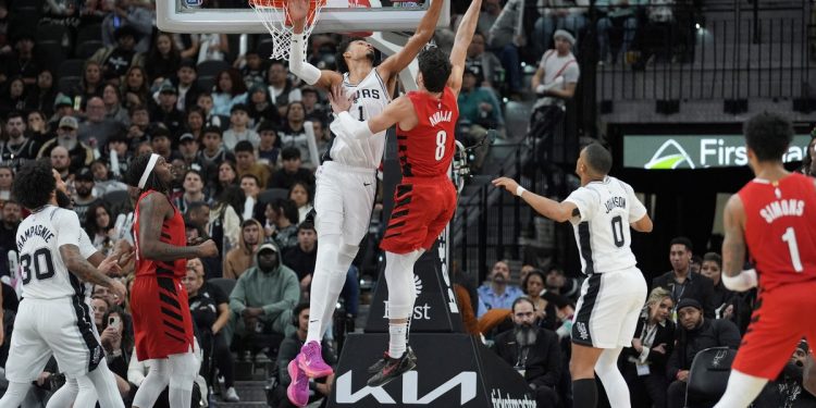 Video: locura de Wembanyama en la NBA, con 30 puntos y ¡diez tapas!