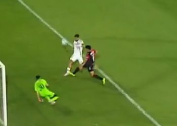 Video: ¿por qué correspondía penal para Boca por el pisotón a Giménez?