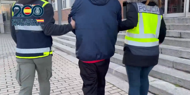 Detenido un entrenador de fútbol base en Coslada buscado por abuso y agresión sexual a menores