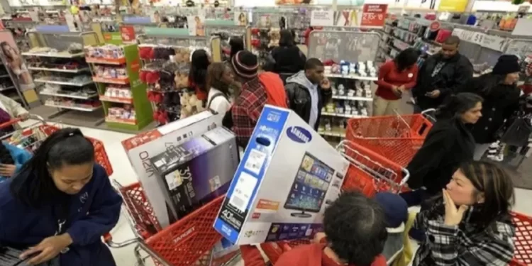 Argentinos impulsan el turismo de compras en el exterior. Cubiertas para autos, zapatillas, heladeras, jeans, electrónica, son algunas de las más buscadas