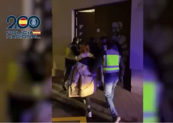 Detenida una pareja por robar y amenazar con un cuchillo a varios taxistas en Madrid