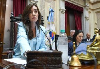 Victoria Villarruel critica su salario y lo llama “dos chirolas” mientras congela aumentos en dietas de senadores