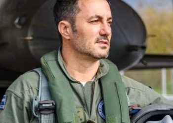 Decisión apresurada del ministro de Defensa, ¿con vista electoral?: baja de oficiales genera malestar en las Fuerzas Armadas.