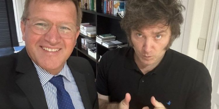 Renuncia del secretario de Prensa: Eduardo Serenellini deja su cargo en medio de tensiones políticas