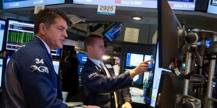 Acciones argentinas cortaron la racha y el riesgo país se acercó a 650 puntos