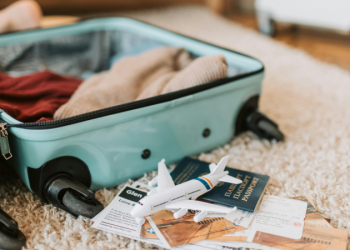 Adiós al exceso de equipaje en las vacaciones: el método 5-4-3-2-1 para viajar solo con una valija de mano