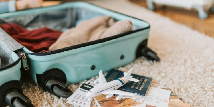 Adiós al exceso de equipaje en las vacaciones: el método 5-4-3-2-1 para viajar solo con una valija de mano