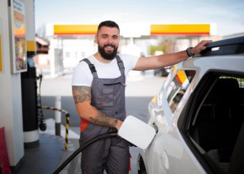 Ahorrá nafta: los descuentos de hasta 30 % que ofrecen las estaciones de servicio en enero 2025