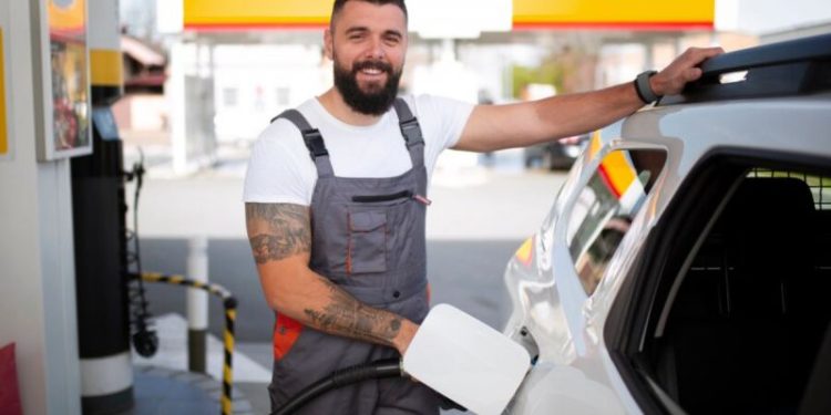 Ahorrá nafta: los descuentos de hasta 30 % que ofrecen las estaciones de servicio en enero 2025