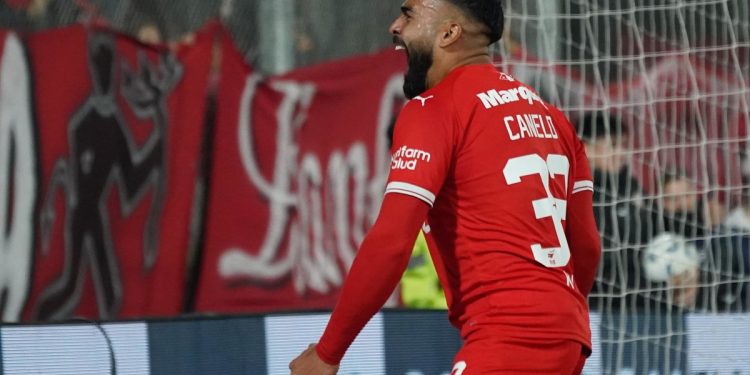 Alexis Canelo y el problema que puso en duda su llegada a Lanús