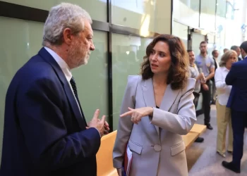 Ofensiva del PSOE y Más Madrid en la Asamblea regional contra Ayuso, su pareja y su jefe de gabinete