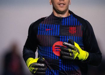 Barcelona lo sacó del retiro y en el primer partido del 2025 tuvo su debut