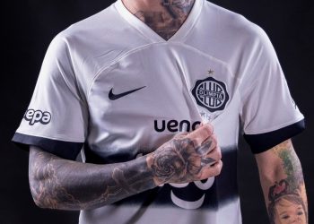 Benedetto estrenó las redes en Paraguay ante un equipo argentino