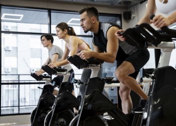 Bicicleta fija: un estudio reveló cuántos minutos de este ejercicio equivalen a un entrenamiento intenso
