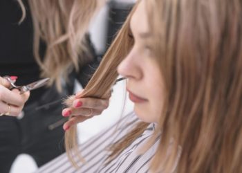 Calendario Lunar 2025: cuáles son los mejores días de cada mes del año para cortarse el pelo