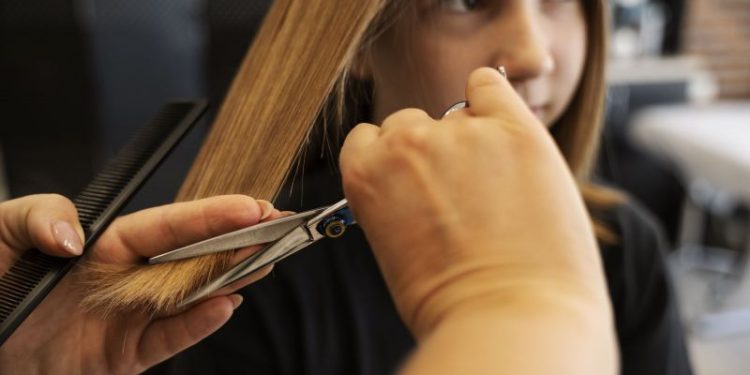 Calendario Lunar: cuáles son los mejores días de febrero 2025 para cortarse el pelo