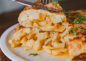 Comer afuera por $ 11.000: la nueva cantina en CABA que recrea los platos clásicos del bodegón porteño