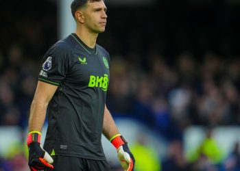 Con Dibu desde el arranque, el Aston Villa visita al Everton por la Premier League