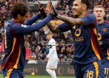 Con Paredes y Dybala titulares, la Roma recibe al Eintracht Frankfurt por la Europa League