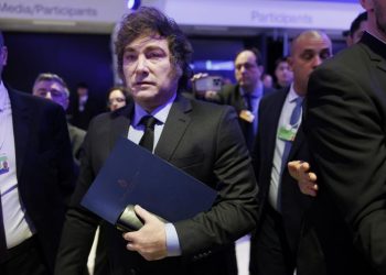 Crecen las versiones sobre un funcionario clave: “Por ahora…”