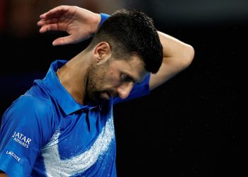 Djokovic enciende las alarmas en el Australian Open: no entrenó y ¿juega lesionado vs. Zverev?