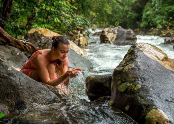 El destino paradisíaco de la Patagonia que tiene el río más corto de la Argentina