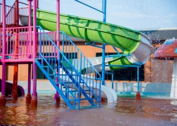 El divertido parque acuático con piletas y toboganes para todas las edades: queda muy cerca del mar