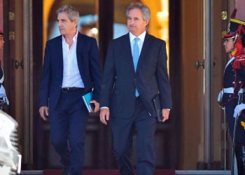 El Gobierno convertirá bonos en pesos: cuáles son los títulos que ofrece a cambio