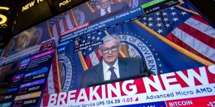 El lado B de la baja del riesgo país y el efecto “sanguchito”: cómo pega la decisión de tasas