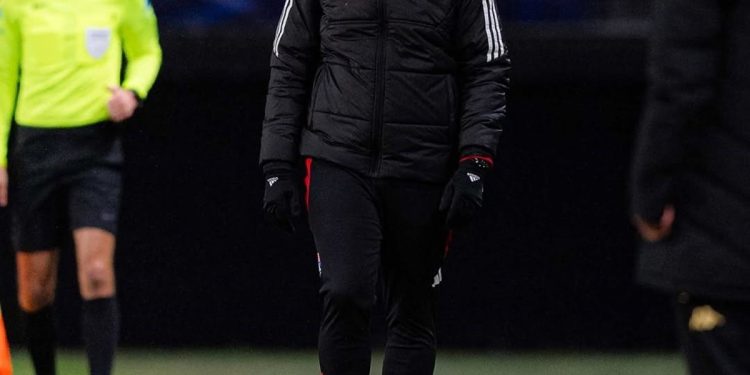 El Lyon despidió a su DT justo después del debut de Thiago Almada