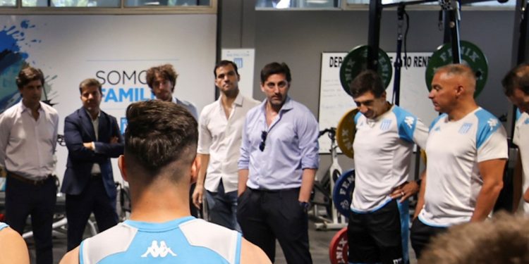 El mensaje de Diego Milito al plantel de Racing: ¿a qué torneo le apuntó?