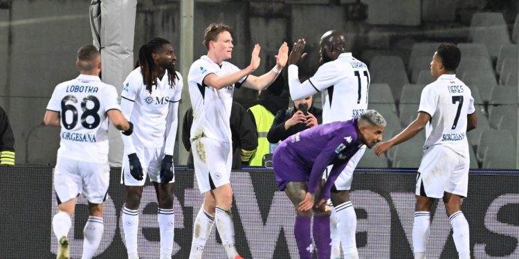 El Napoli goleó a la Fiorentina y vuelve a ser el líder de la Serie A