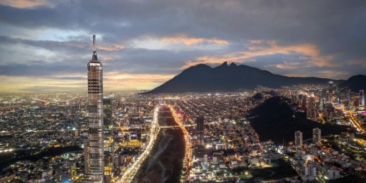 El rascacielos más alto de América no queda en Estados Unidos: la altura y los detalles de lujo que tiene