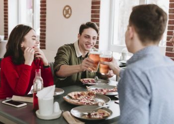 El restaurante que queda adentro de un club de barrio que prepara uno de los mejores revuelto de gramajo de CABA
