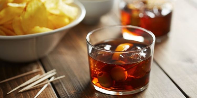 El restaurante que queda un club de barrio y prepara los mejores vermuts y tapas de CABA